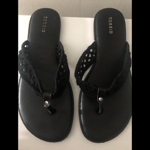 Women’s 11.5WW crochet flip flops